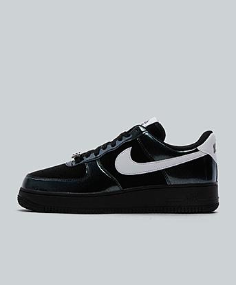 Nike Air Force 1 Low LV8 Patent Trainer in Black / White