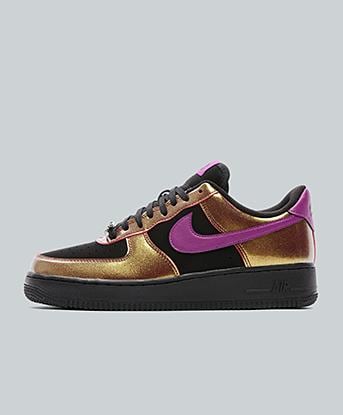 Nike Air Force 1 Low LV8 Patent Trainer in Black / Bold Berry / Pink