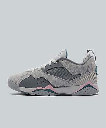 Jordan Air Jordan MVP 92 Trainer in Wolf Grey / Iced Jade / Pink