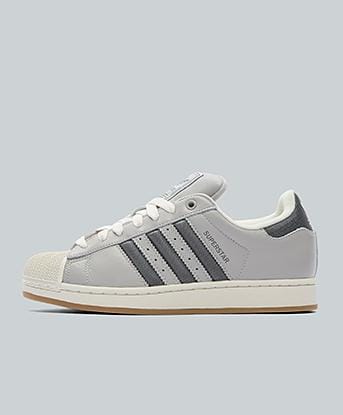adidas Originals  Superstar II Trainer in Grey / Charcoal / Sail / Gum.