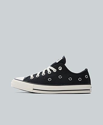 Converse Womens Chuck Taylor All Star Ox Trainer in Black / Egret / Bead