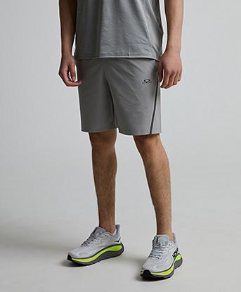 Oakley Training 2.0 Short in Cement