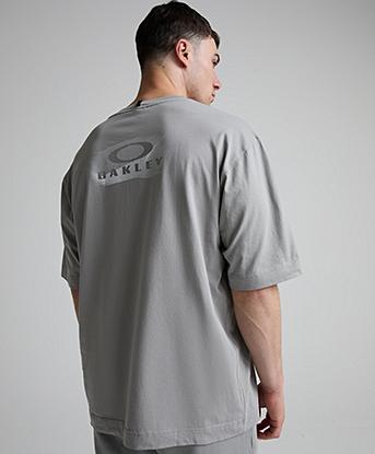 Oakley Cloudy Ellipse Graphic T-Shirt in Grey / White