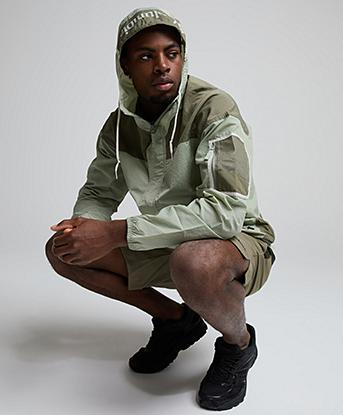 Columbia Challenger Windbreaker in Safari / Stone Green