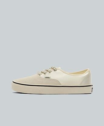 Vans Womens Authentic Trainer in Satin Egret