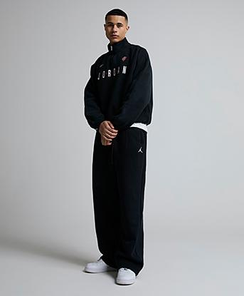 Jordan Flight Graphic Quarter Zip Fleece in Black / Sail