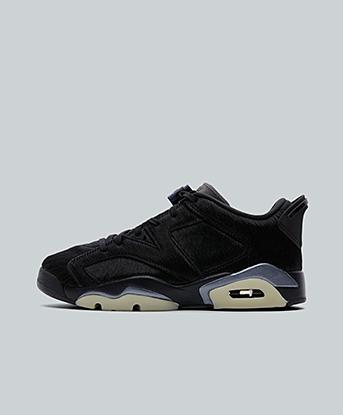 Jordan Womens Air Jordan 6 Retro Low Trainer in Black / Black / Black