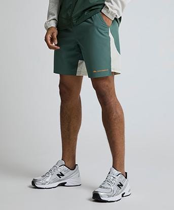 Monterrain Divide Woven Running Short in Escape Green / Frosted Aspen