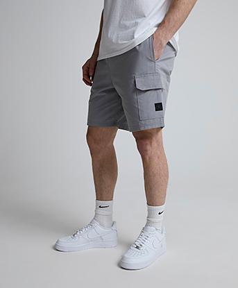 Closure London Icon Badge Utility Cargo Short in Frost Grey