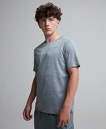 Nike Junior Miler T-Shirt in Smoke Grey / Heather / Reflective Silver