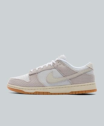 Nike Dunk Low Trainer in Moon Particle / White / Photon Dust
