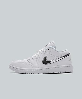 Jordan Womens Air Jordan 1 Low Trainer in White / Metallic Silver