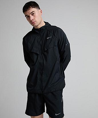 Nike Stride Jacket in Black