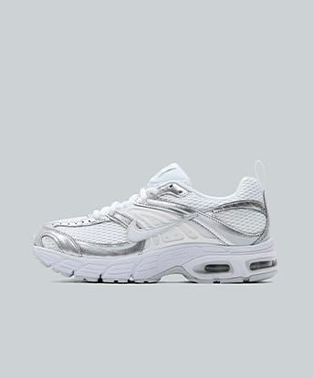 Nike Junior Air Max Moto 2K Trainer in White / White / Pure Platinum / Metallic Silver
