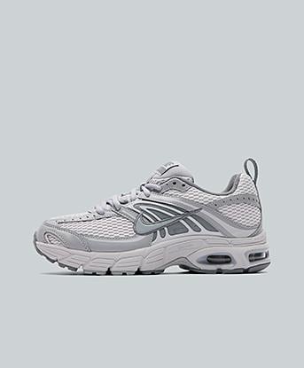 Nike Junior Air Max Moto 2K Trainer in Wolf Grey/ Vast Grey / Cool Grey