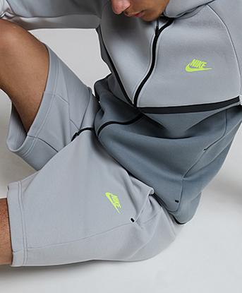 Nike Tech Fleece Short in Light Smoke Grey / Volt