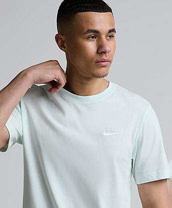 Nike Club T-Shirt in Barely Green