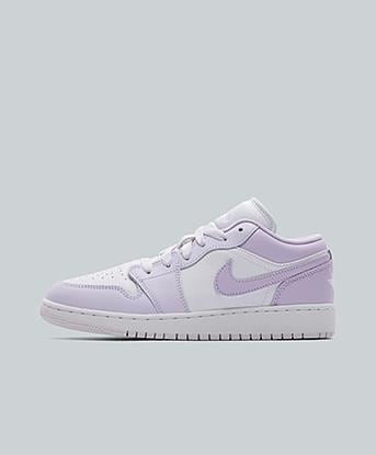 Jordan Junior Air Jordan 1 Low Trainer in Barely Grape / White / Violet Mist