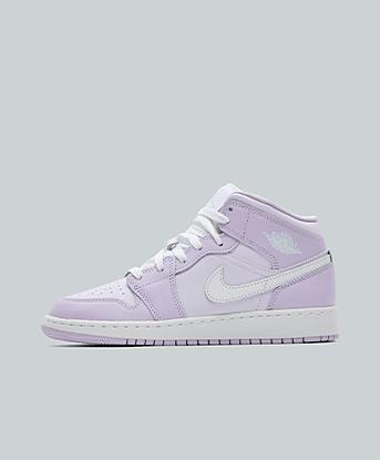 Jordan Junior Air Jordan 1 Mid Trainer in Violet Mist / White / Barely Grape