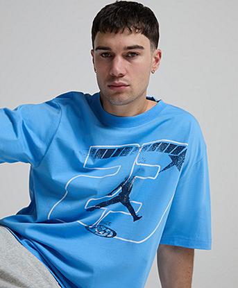 Jordan 23 Star GFX Short Sleeve T-Shirt in University Blue