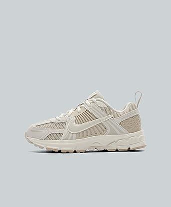 Nike Infant Vomero 5 Trainer in Phantom / Light / Cream / Sail
