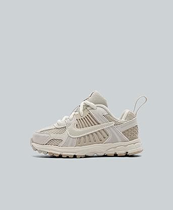 Nike Nursery Vomero 5 Trainer in Photon Dust / Light Bone / Cream II
