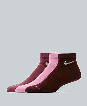 Nike Womens 3 Pack Everyday Elevated Ankle Sock in Pink Smoke / Pink Rise / Mystic Dates