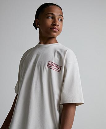 Fresh Couture Junior High Fives T-Shirt in Beige / Red Pop Colour