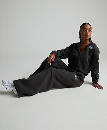 New Balance Womens Trackside Fleece Pant in Black Cement
