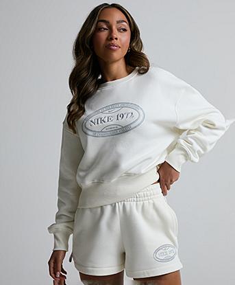Nike Womens Trend Phoenix Fleece Oversized Sweatshirt in Sail