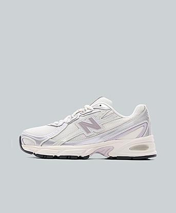 New Balance Womens 740 Trainer in Sea Salt / Truffle Salt