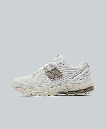 New Balance Womens 1906R Trainer in NB 103 White / Arid Stone