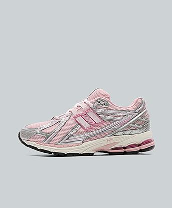 New Balance Womens 1906R Trainer in Pink Chalk / Silver Metallic