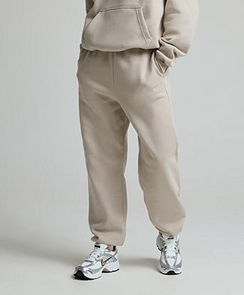 Nike Womens Studio Fleece Oversized Cuff Pant in Cream II / Sail