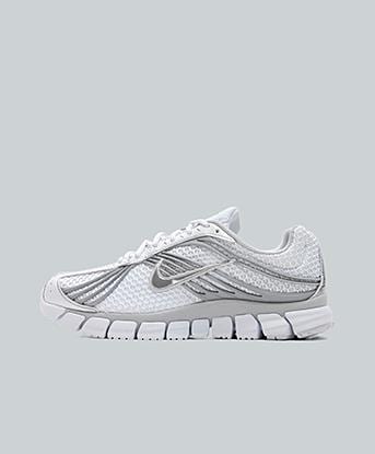 Nike Womens Skylon 11 Trainer in White / Metallic Silver / Grey Fog