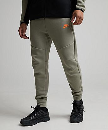 Nike Tech Fleece Jogger in Light Army / Black / Total Orange