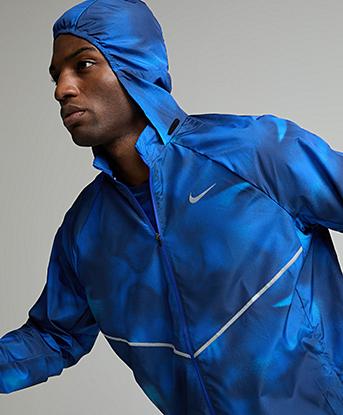 Nike Miler AOP Jacket in Midnight Navy / Hyper Royal / Reflective Silver