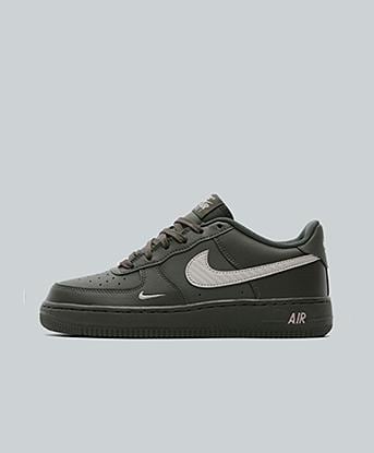 Nike Junior Air Force 1 Low Trainer in News Print / College Grey