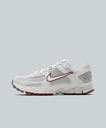 Nike Junior Zoom Vomero 5 Trainer in Photon Dust / Summit White / Grey Fog