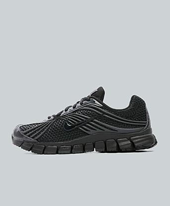 Nike Skylon 11 Trainer in Black / Black / Black