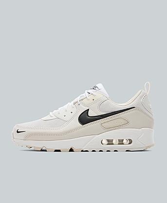 Nike Air Max 90 Trainer in White / Black / Phantom