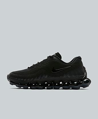Nike Air Max Liquid Trainer in Black / Metallic Silver / Black
