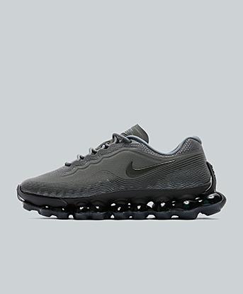 Nike Air Max Liquid Trainer in Best Grey / Metallic Silver / Anthracite