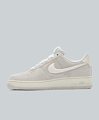 Nike Air Force 1 Low LV8 Suede Trainer in Vast Grey / Sail