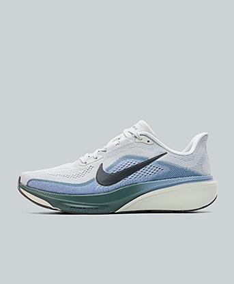 Nike Pegasus 42 Trainer in Grey Mist / Dark Obsidian / White