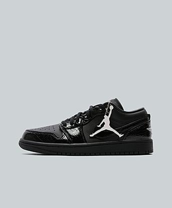 Jordan Womens Air Jordan 1 Low Trainer in Black / White / Metallic Silver