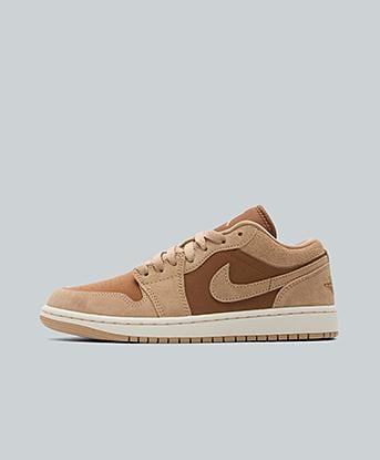 Jordan Womens Air Jordan 1 Low Trainer in Legend Mid Brown / Light British Tan / Chalk
