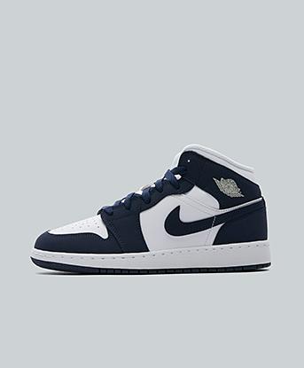 Jordan Junior Air Jordan 1 Mid Trainer in Obsidian / White / Grey Fog / Pink Foam