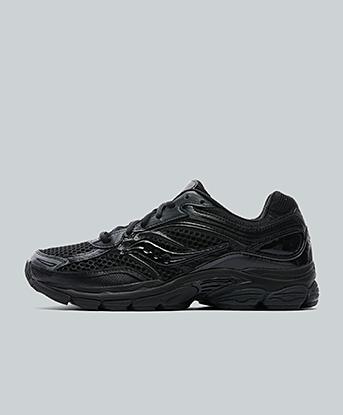 Saucony ProGrid Omni 9 Trainer in Black / Black