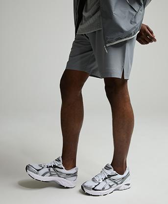 Monterrain Vapor Woven Running Short in Midnight Echo / Salted Fog